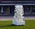 Hvid skulptur. Udlånt til Odsherreds bibliotek, 2009.